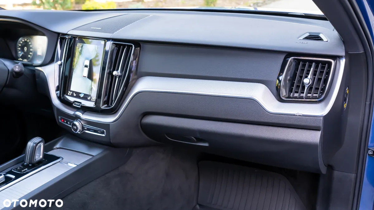Volvo XC 60 T5 AWD R-Design - 31