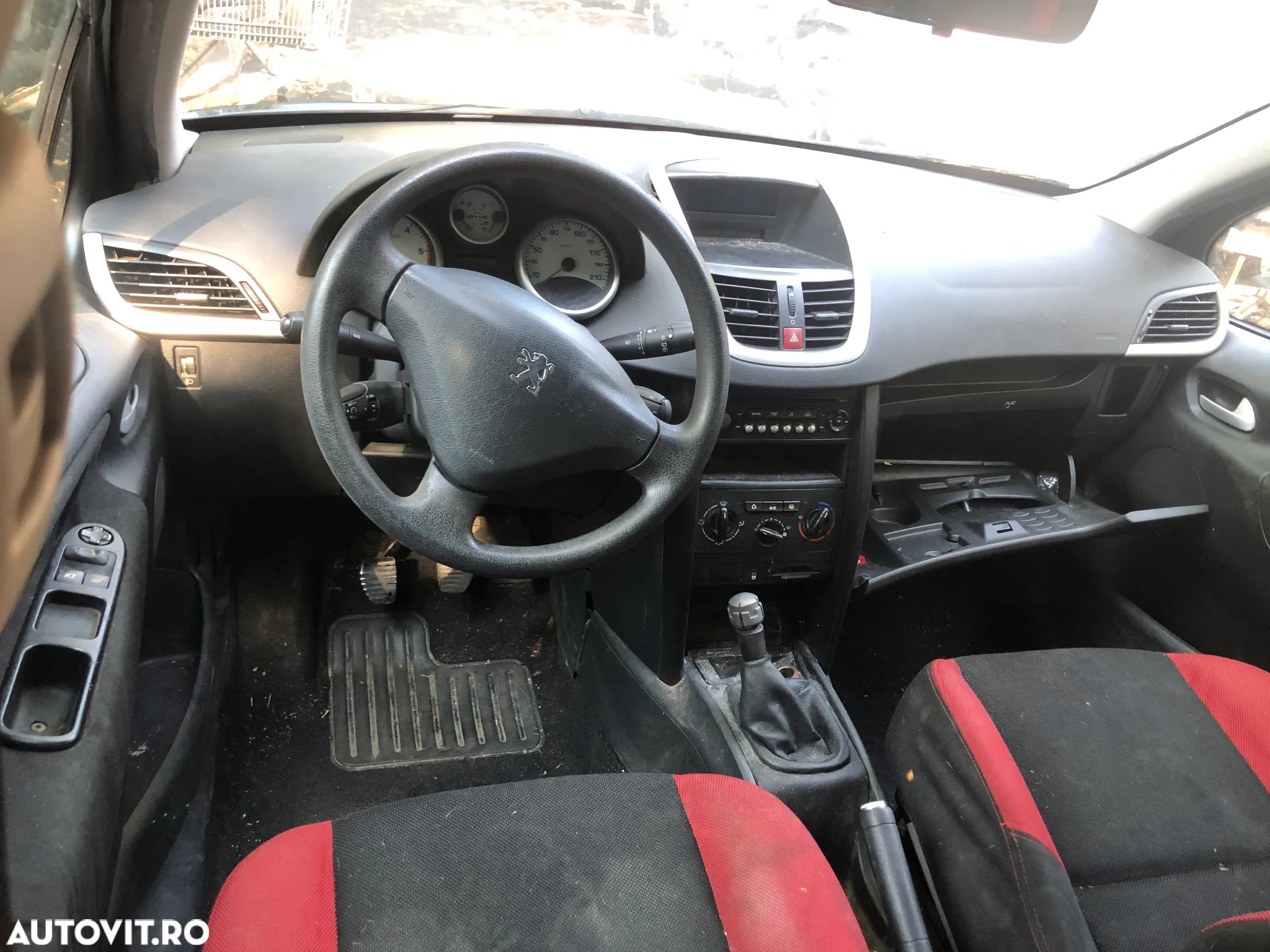 Dezmembrez Peugeot 207 1,4 HDI negru 2007 - 6