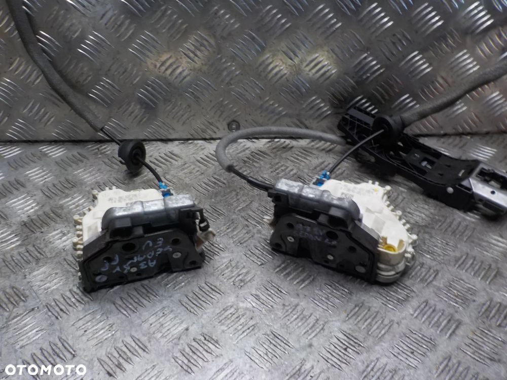 AUDI A3 8V ZAMEK DRZWI LEWY PRZÓD 8X1837015C - 2