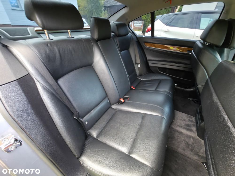 BMW Seria 7 740i - 22