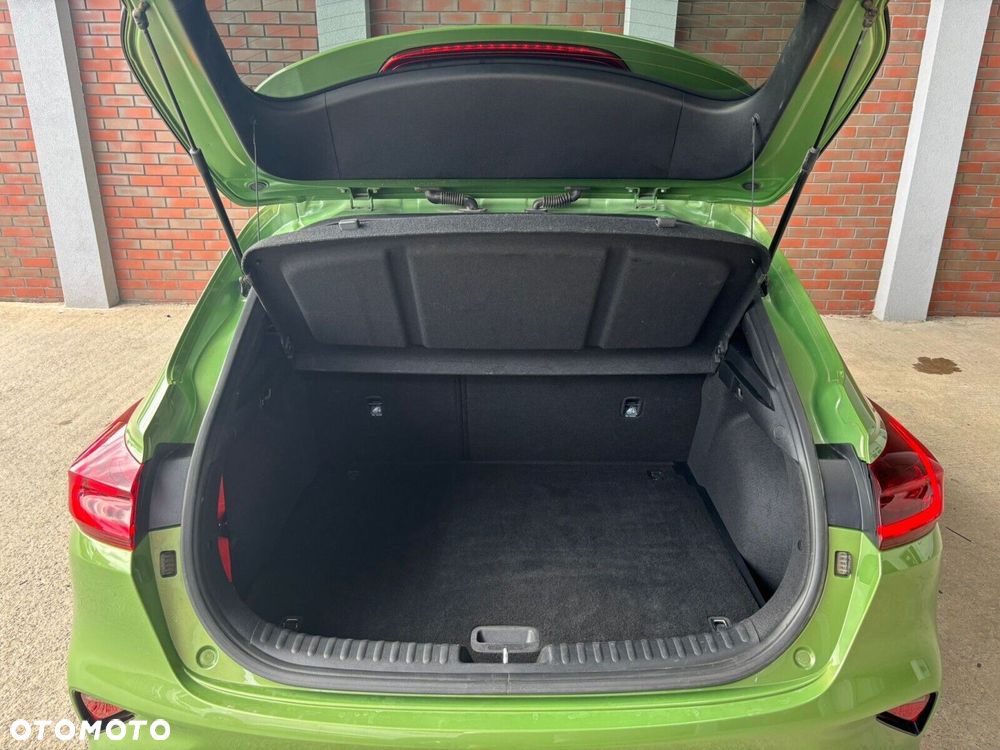 Kia XCeed - 10