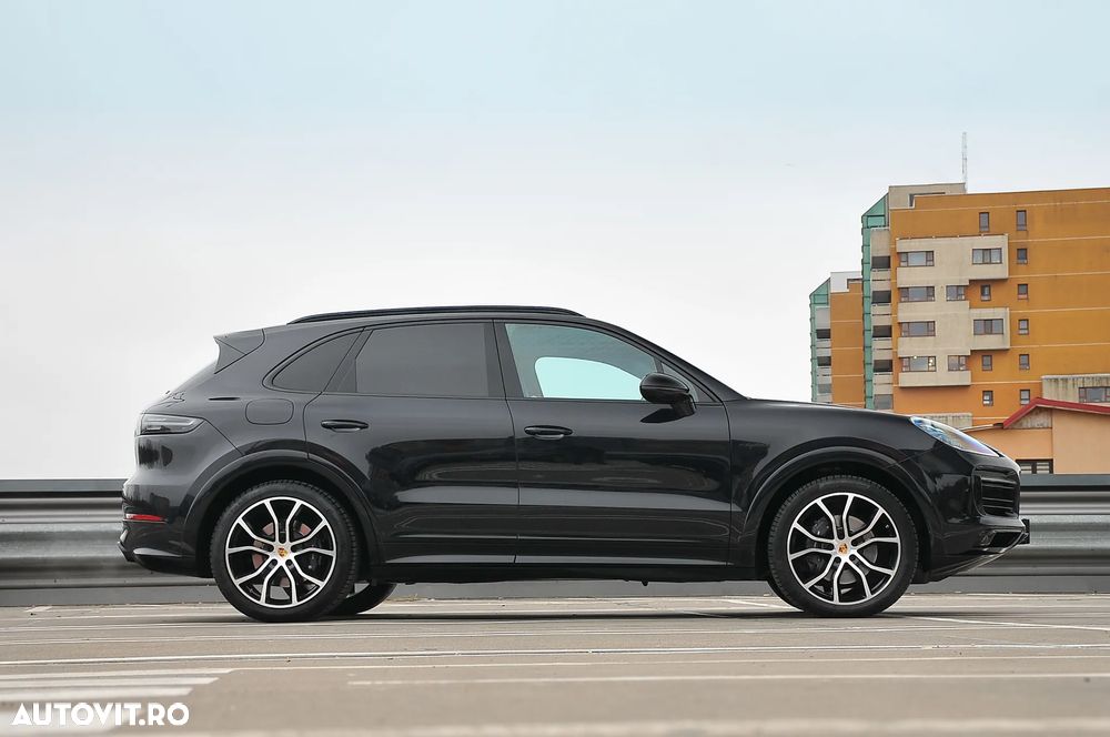 Porsche Cayenne - 4