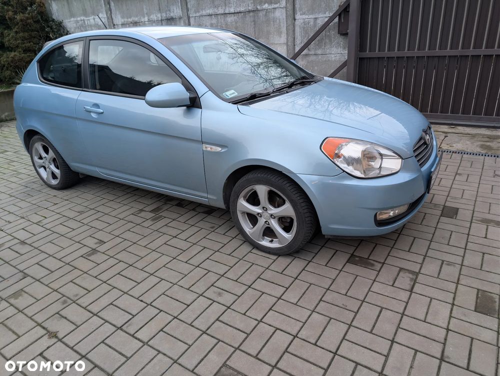 Hyundai Accent - 4