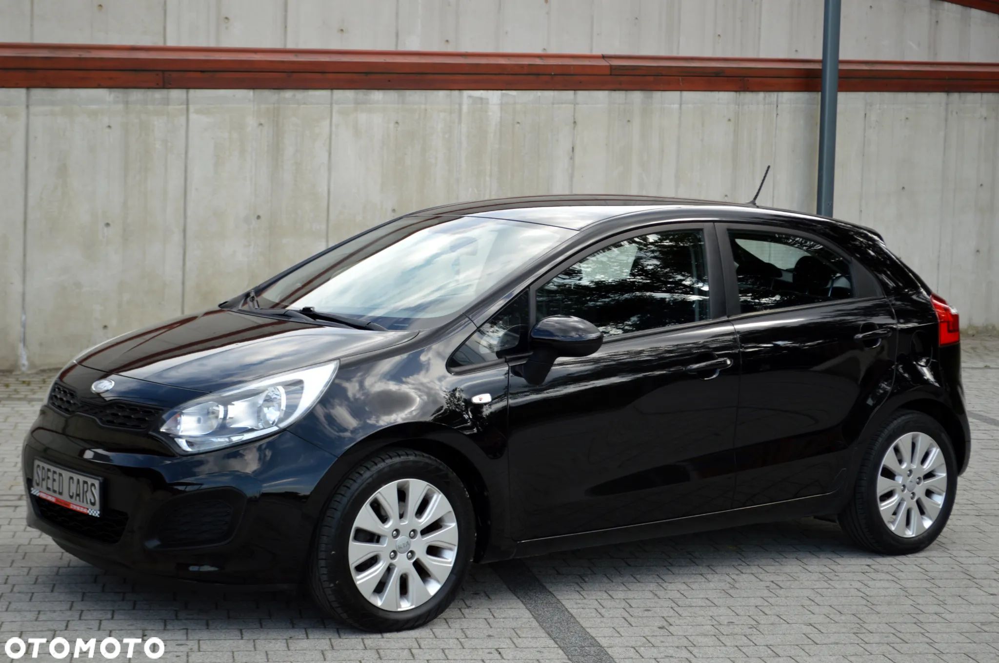 Kia Rio - 1