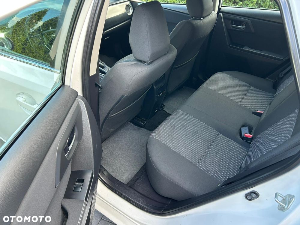 Toyota Auris 1.6 Premium - 18