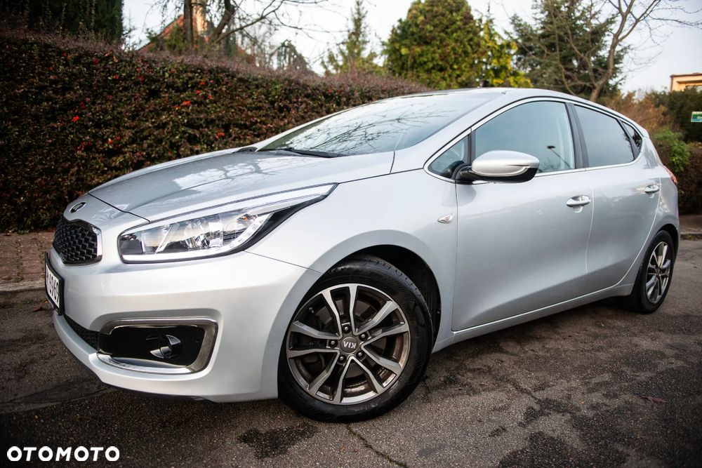 Kia Ceed 1.6 GDI Dream-Team Edition - 1