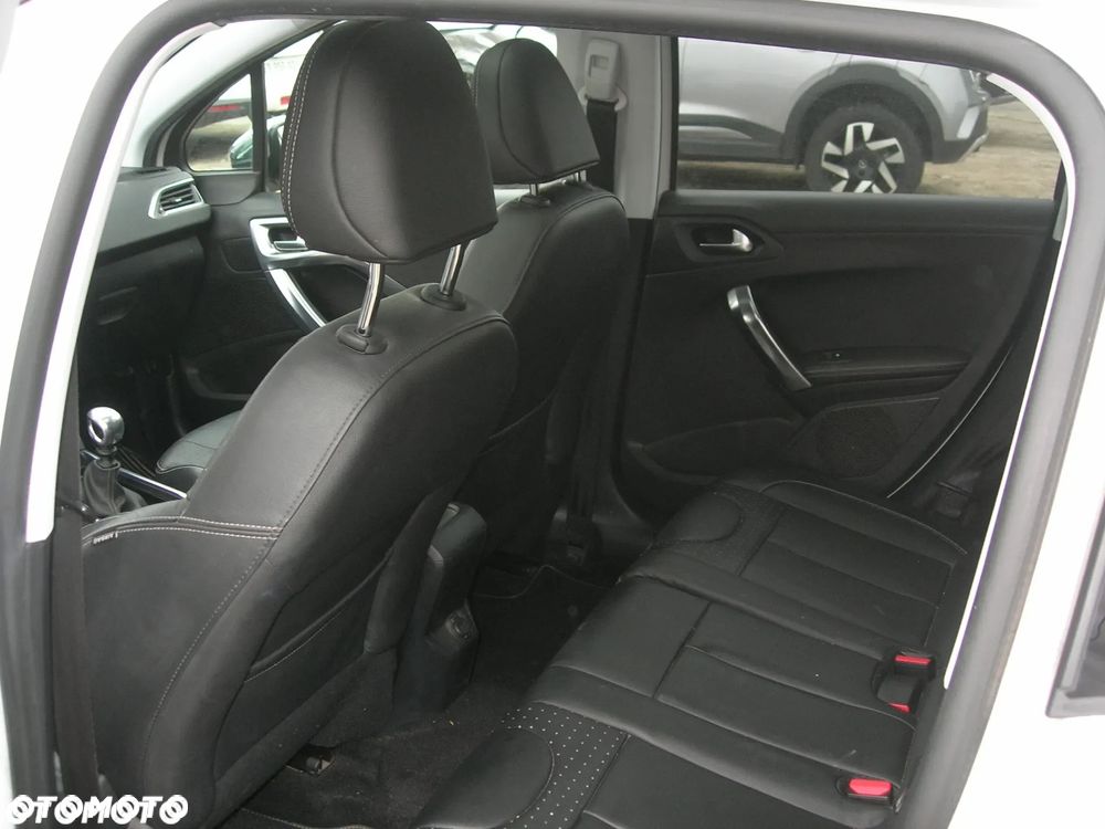Peugeot 2008 1.6 e-HDi Allure S&S - 17