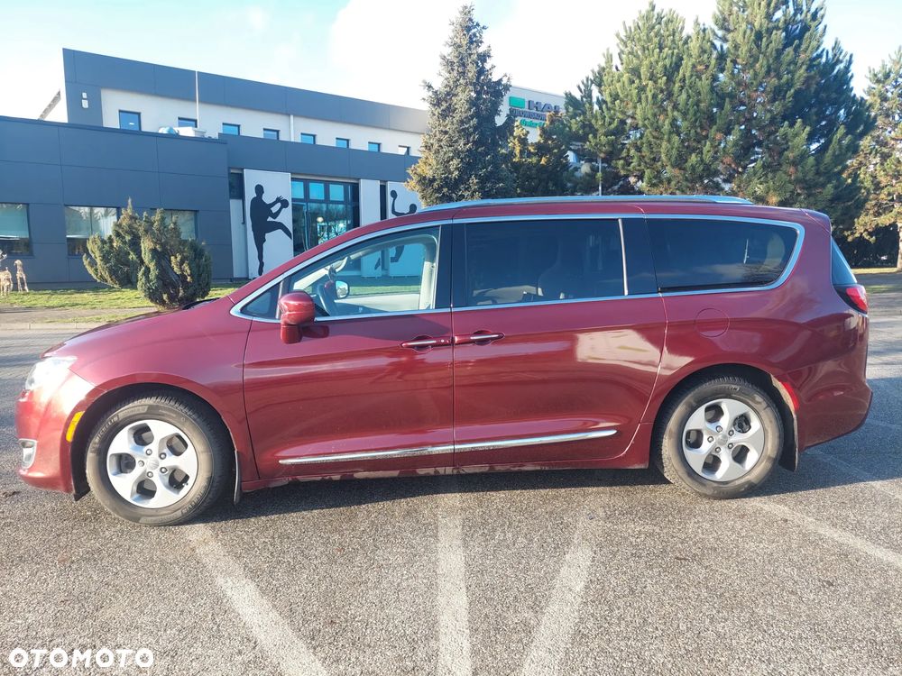 Chrysler Pacifica - 3