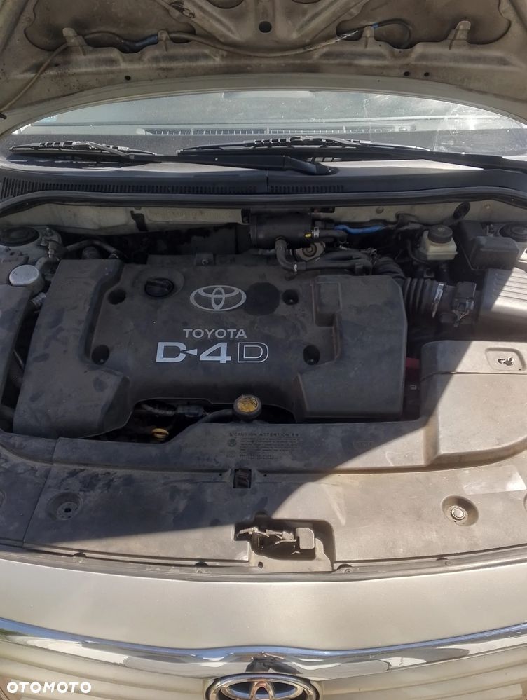 Toyota Avensis 2.0 D-4D High - 11