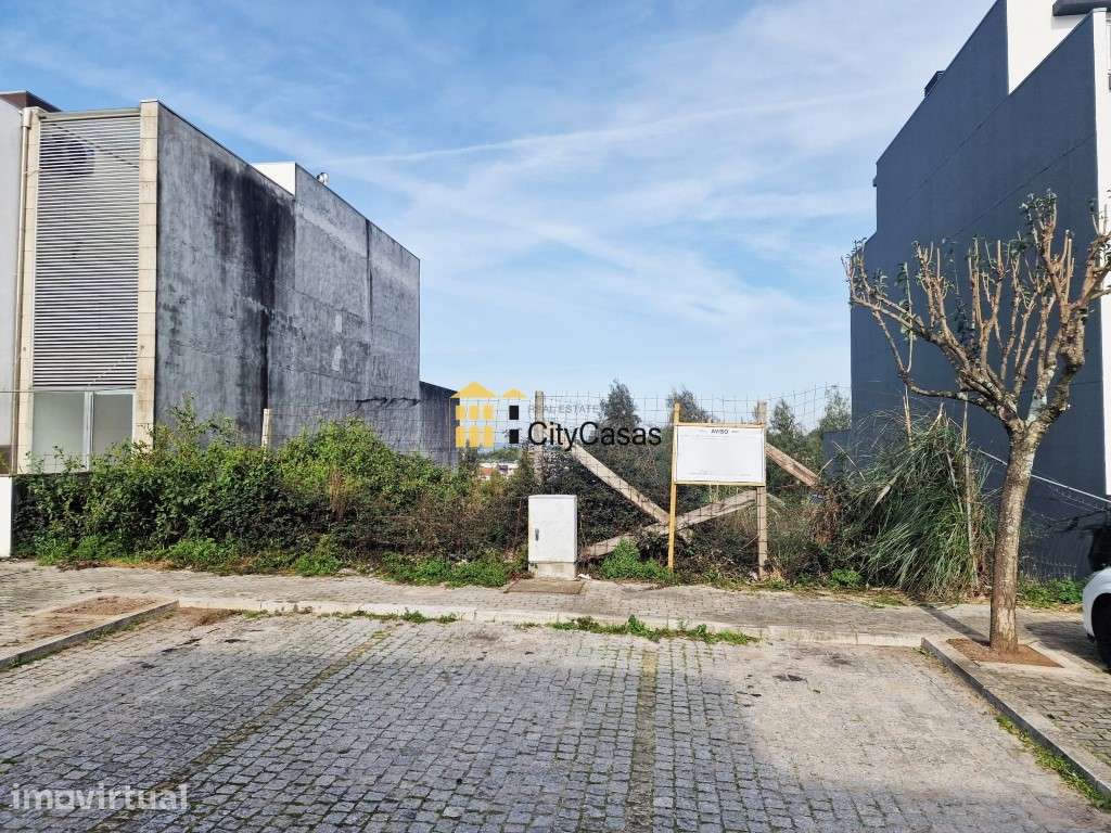Terreno c/ Projeto de Moradia Bifamiliar - Grande imagem: 2/9
