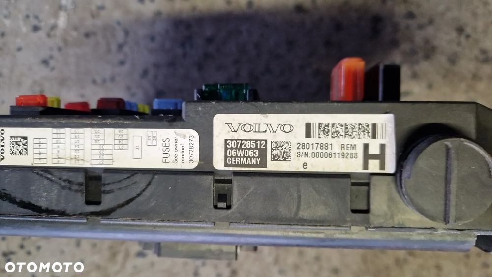 VOLVO XC90 SKRZYNKA BEZPIECZNIKÓW 30728512 - 3