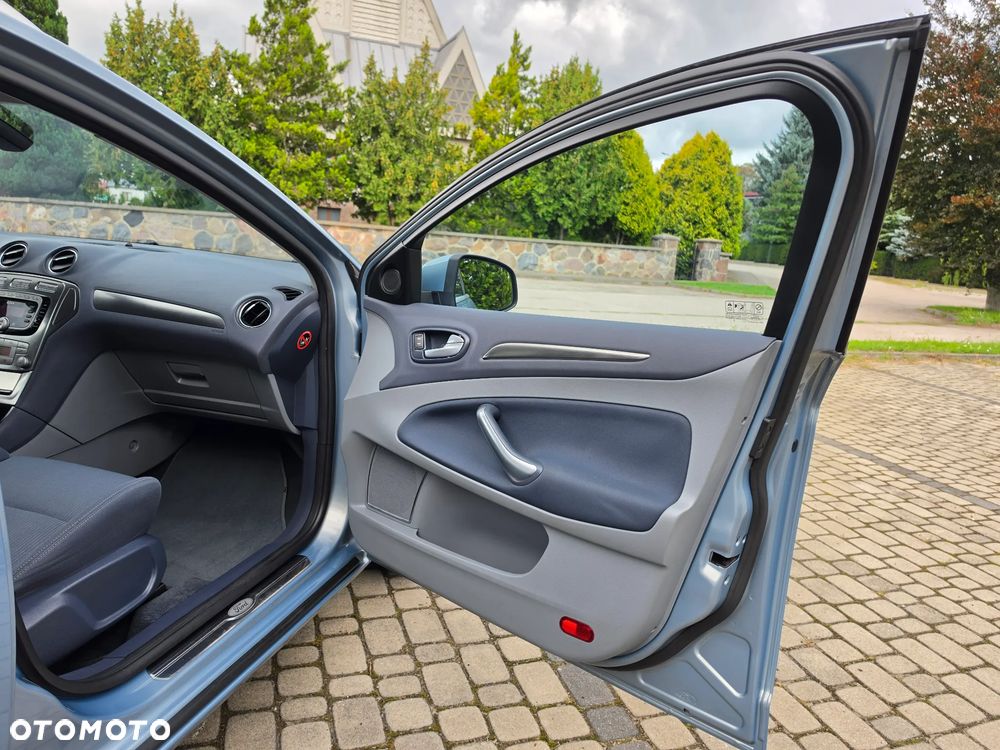 Ford Mondeo 2.0 Ghia Executive - 38
