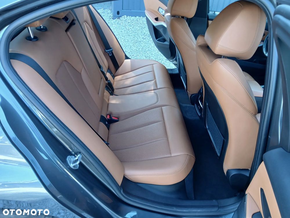 BMW Seria 3 330e PHEV xDrive M Sport sport - 21