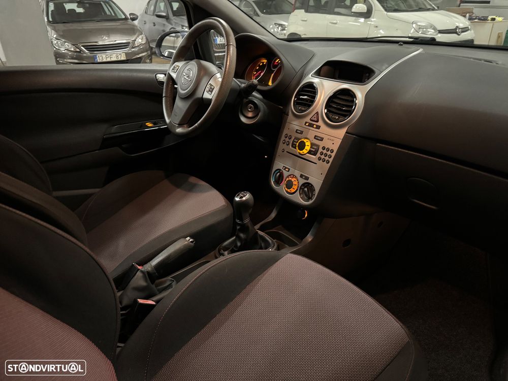 Opel Corsa 1.2 Twinport Cosmo - 16