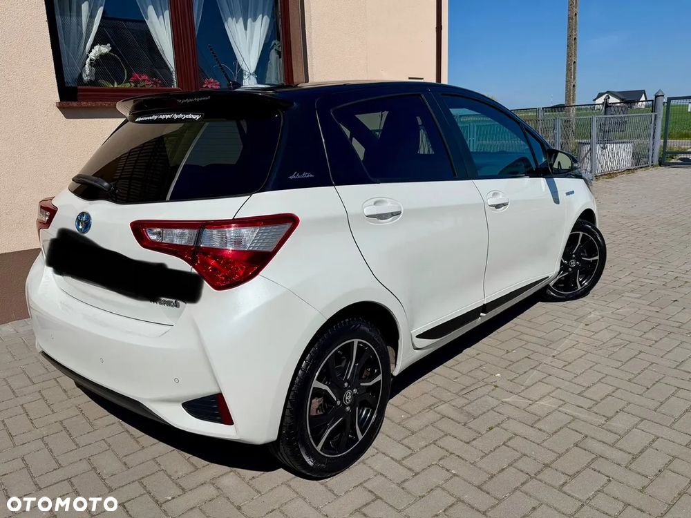 Toyota Yaris Hybrid 100 Selection Passion - 4