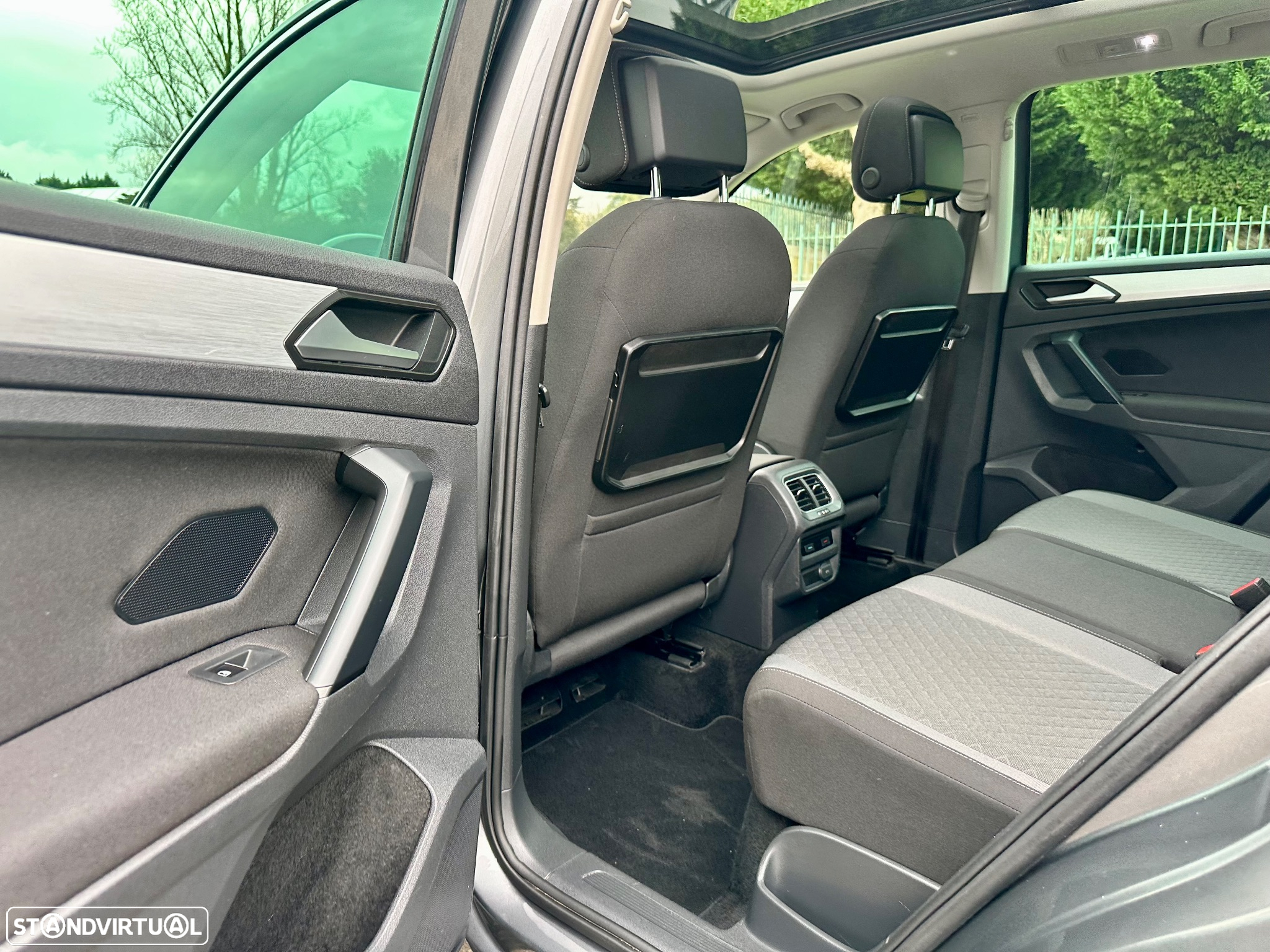 VW Tiguan 1.6 TDI Confortline - 23