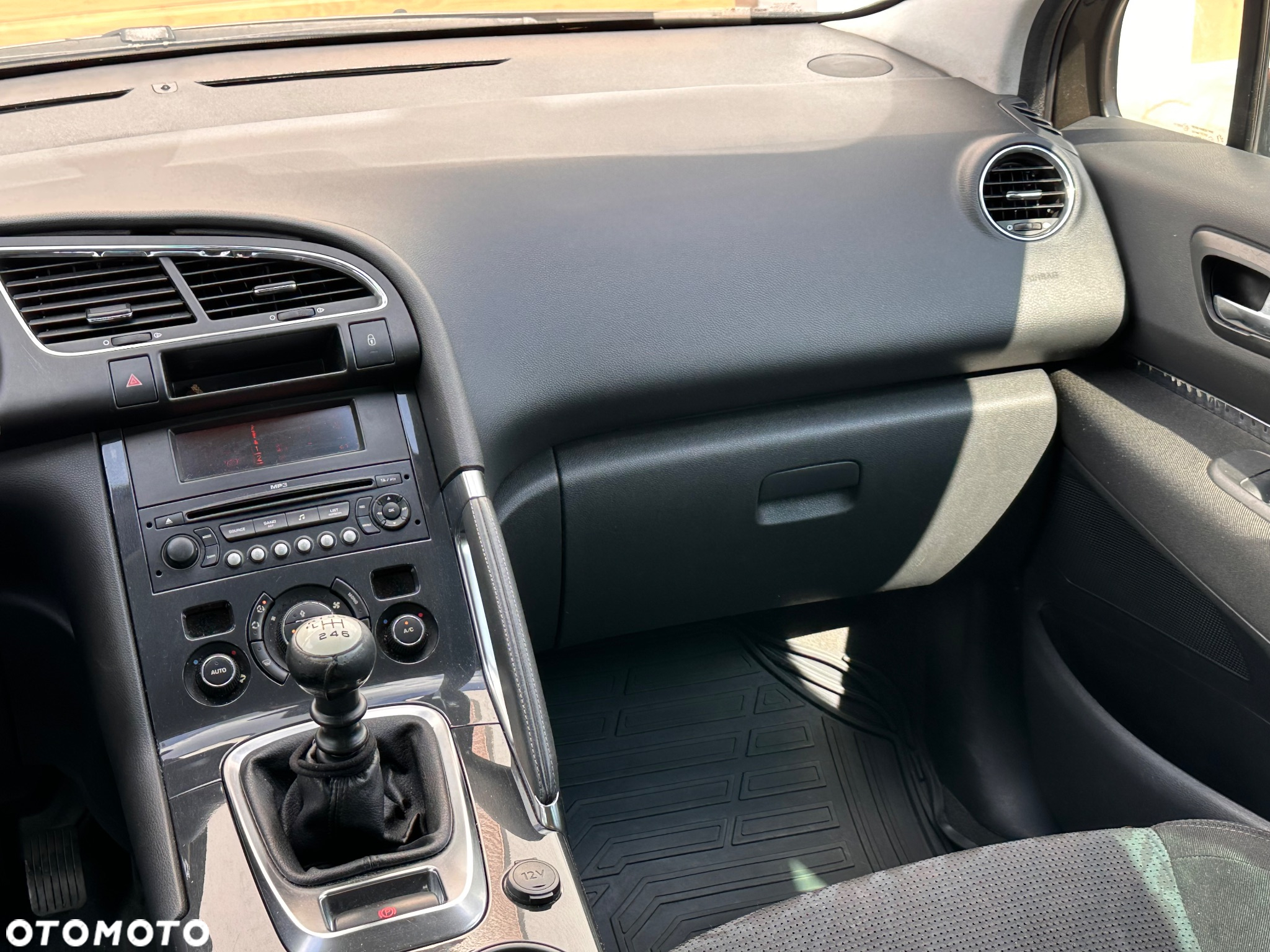 Peugeot 3008 1.6 HDi Premium - 8