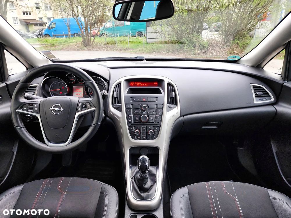 Opel Astra 1.4 Turbo 150 Jahre - 8