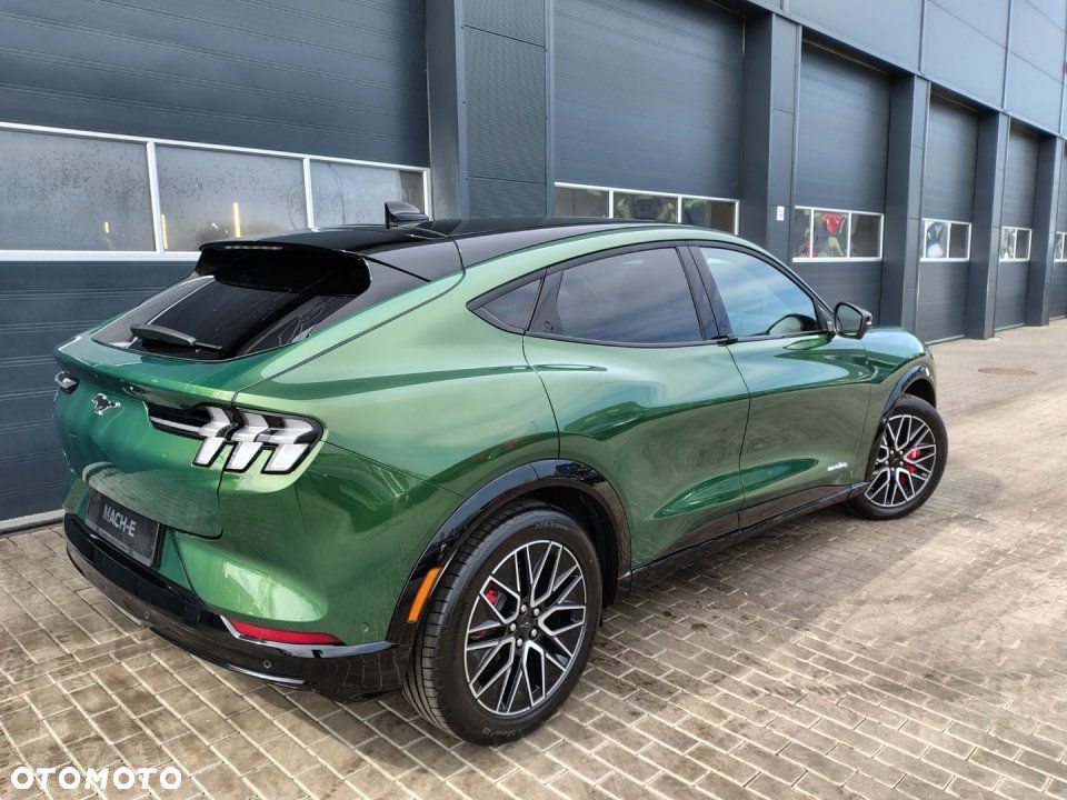 Ford Mustang Mach-E - 3