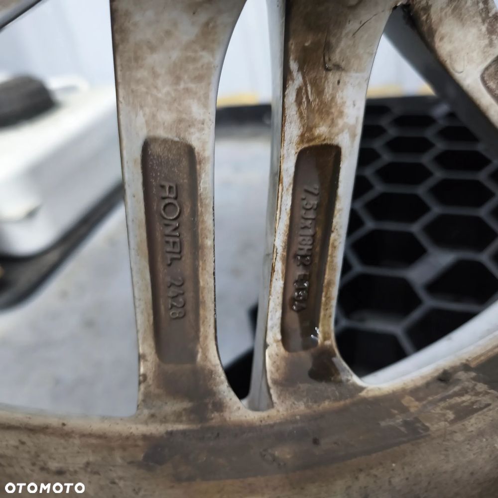 Felgi Audi A3 S-line 18" | 8P0601025BA | Do renowacji / Jedna krzywa - 4