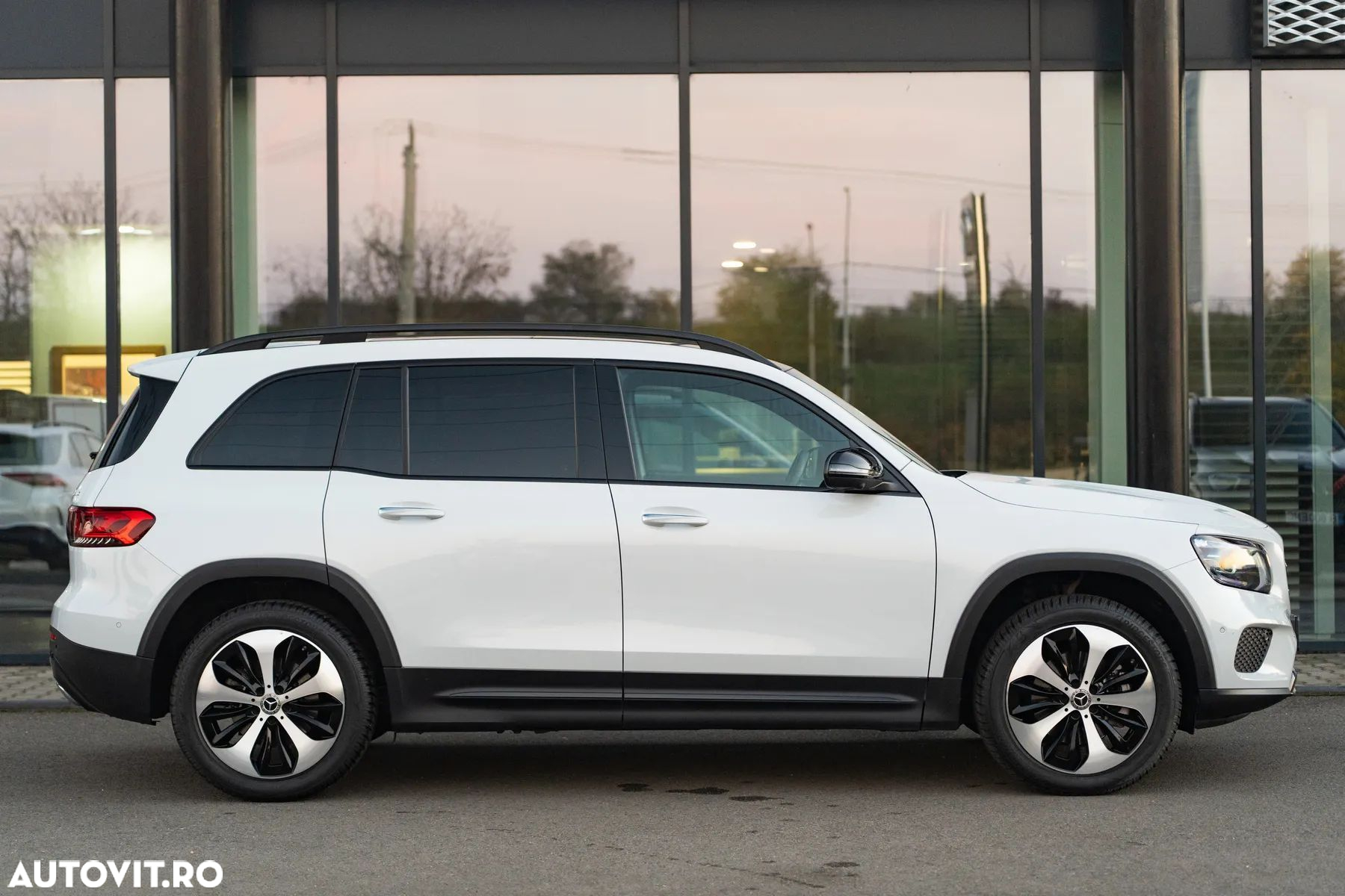 Mercedes-Benz GLB - 8
