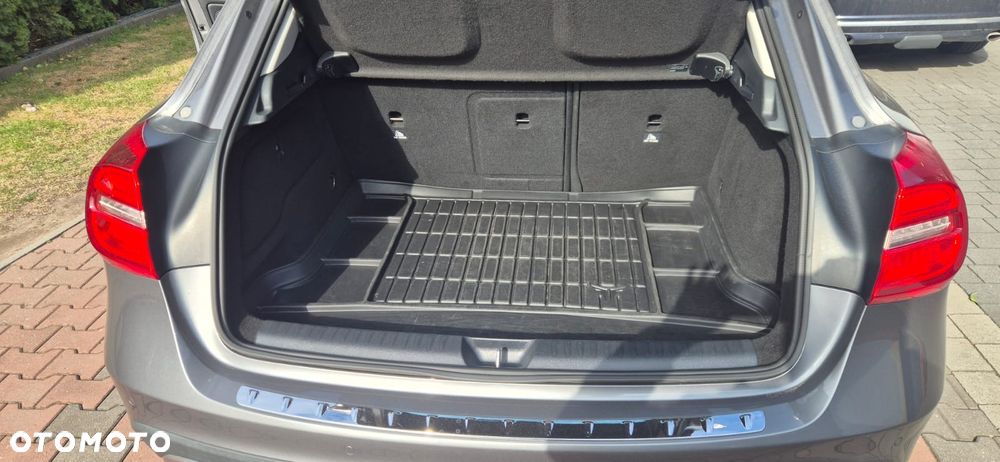 Mercedes-Benz GLA 200 7G-DCT - 12