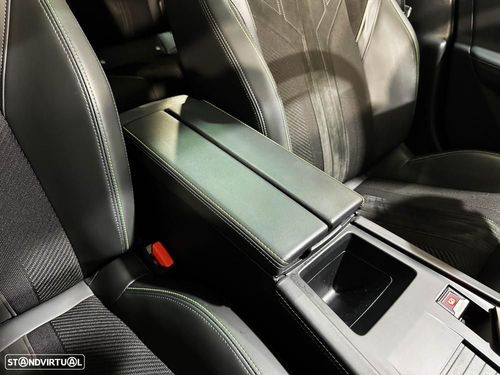 Peugeot 408 1.6 Hybrid GT e-EAT8 - 37