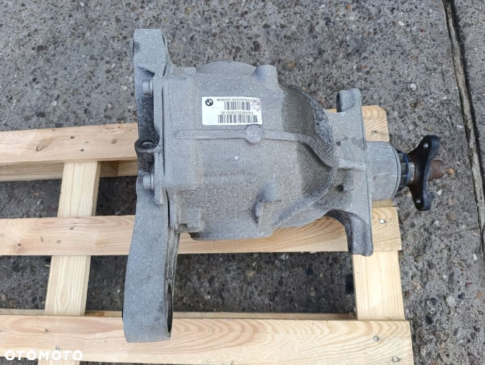 BMW G11 G12 TYLNY DYFER 8638075 2.81 5.0I N63B44C - 1