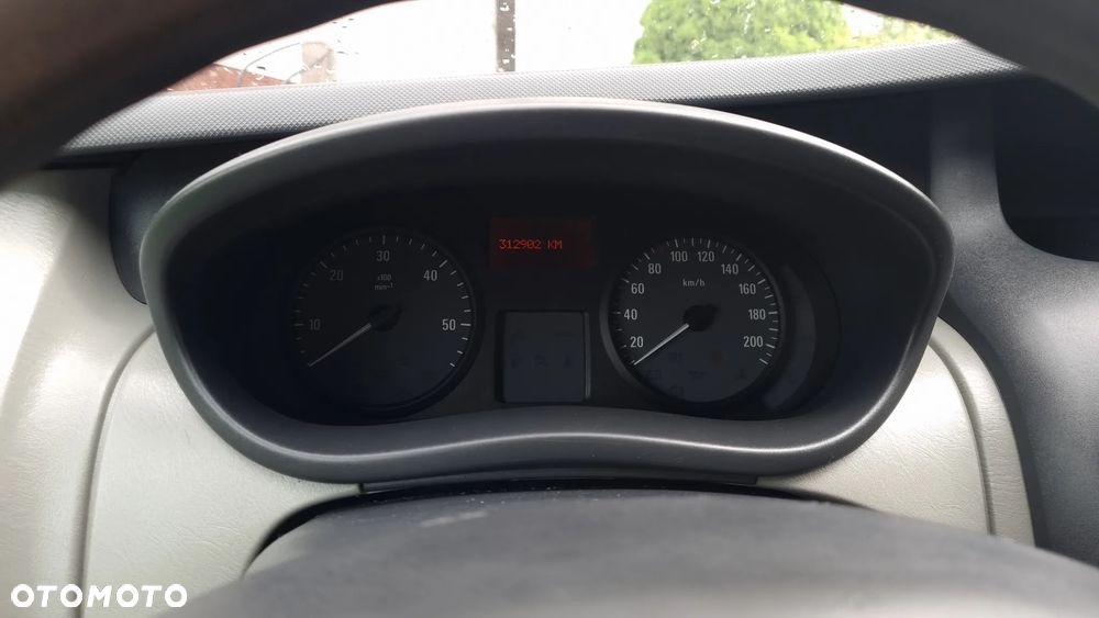 Opel Vivaro - 8