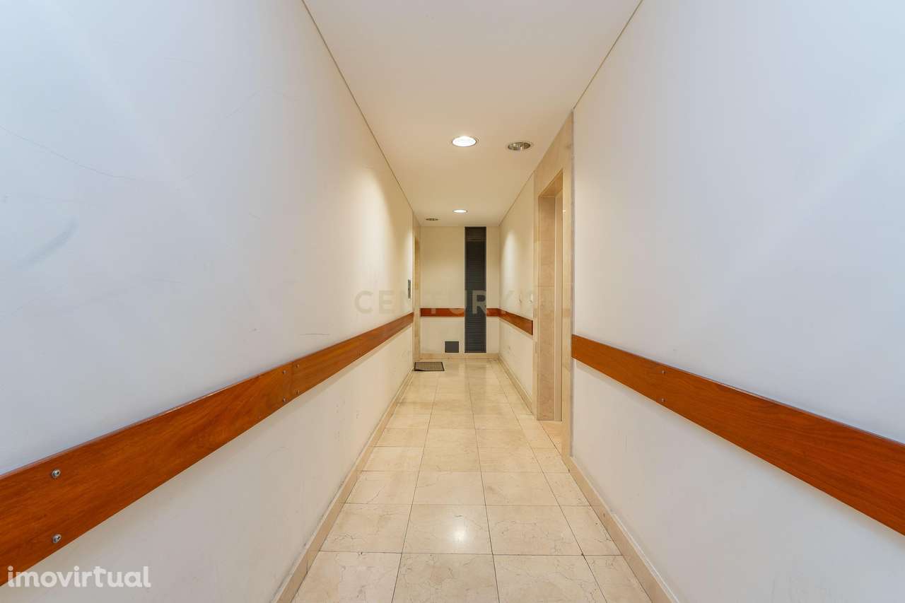 T1 Mobilado c/ Terraço - Metro Cabo Ruivo (Acesso pelo Condomínio) Par - Grande imagem: 5/23