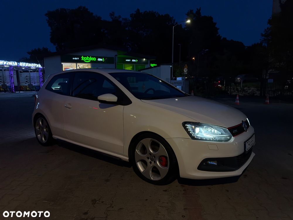 Volkswagen Polo - 1