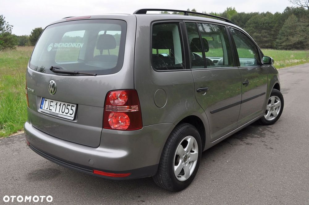 Volkswagen Touran 1.6 Conceptline - 8