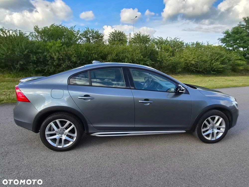 Volvo S60 Cross Country - 8