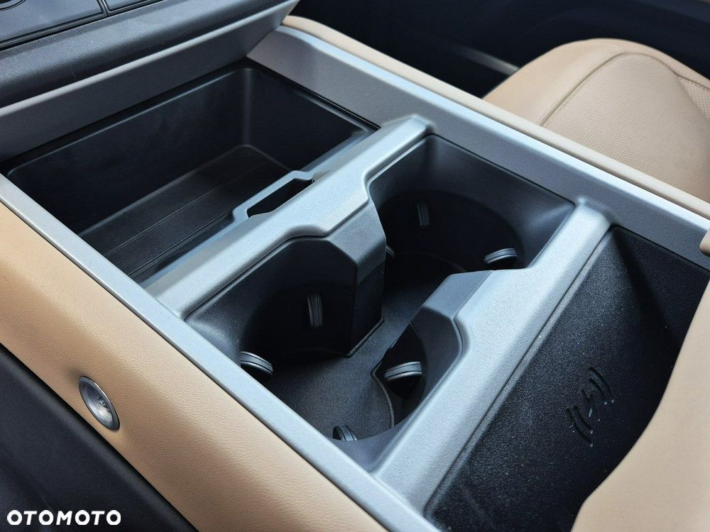 Land Rover Defender - 37