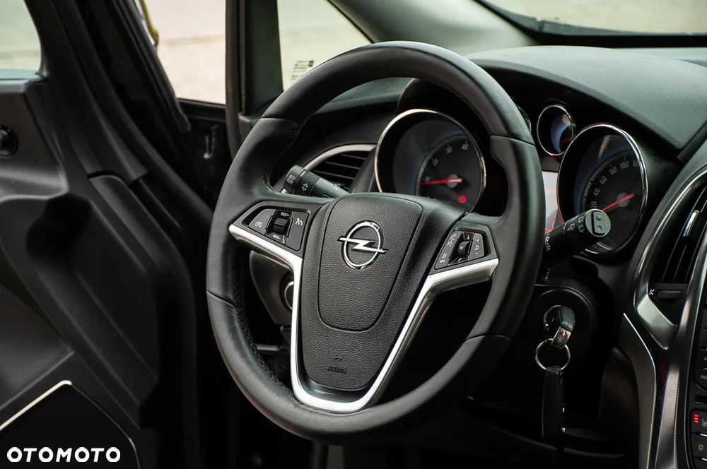 Opel Astra 1.6 Turbo Edition - 21