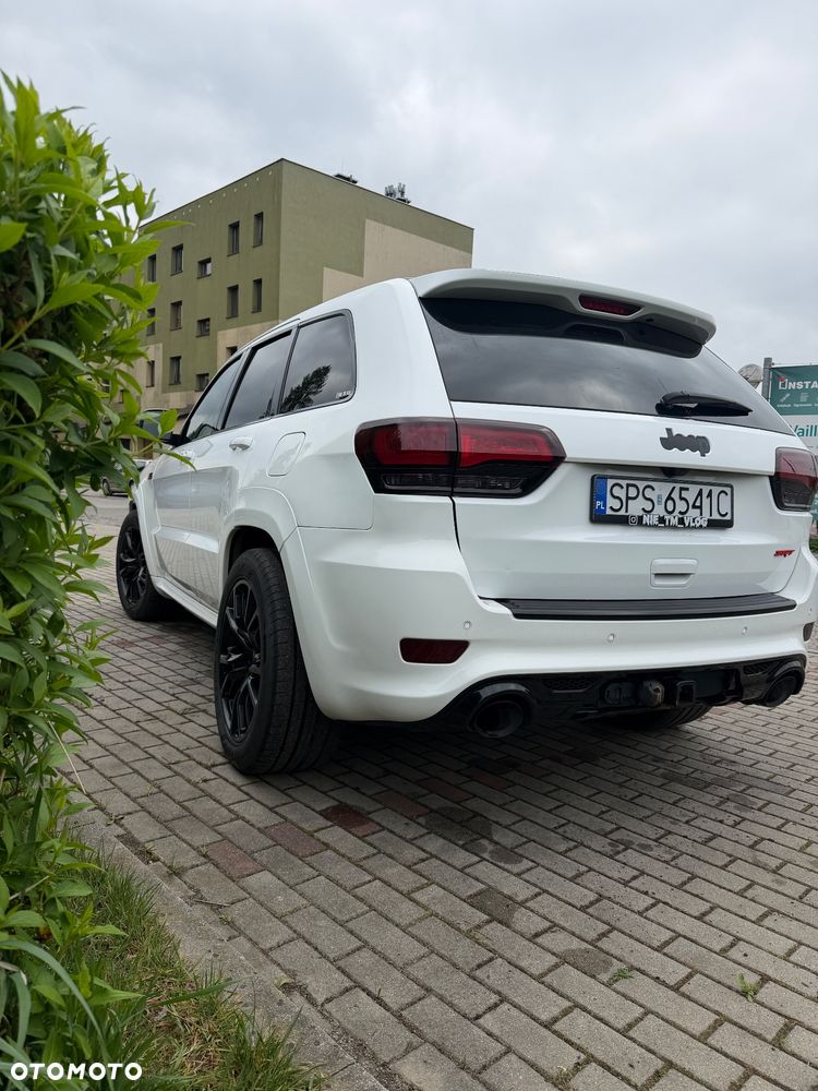 Jeep Grand Cherokee SRT - 8