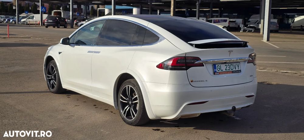Tesla Model X - 4