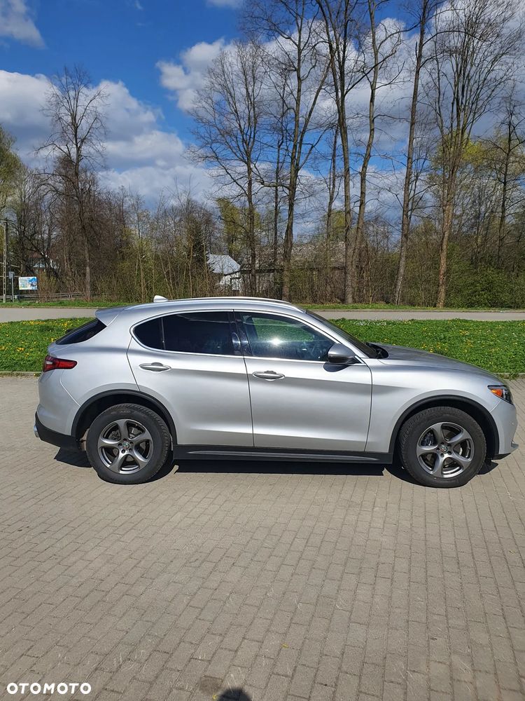 Alfa Romeo Stelvio 2.0 Turbo 16V AT8-Q4 Ti - 4