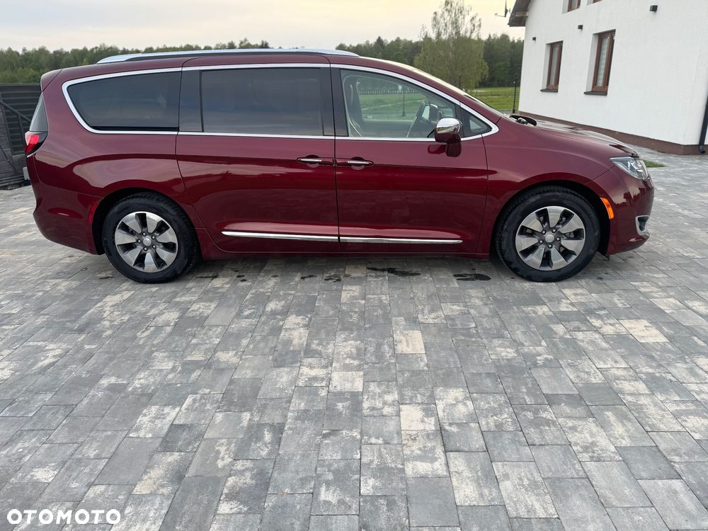 Chrysler Pacifica - 2