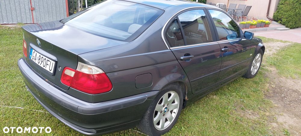 BMW Seria 3 323i - 3