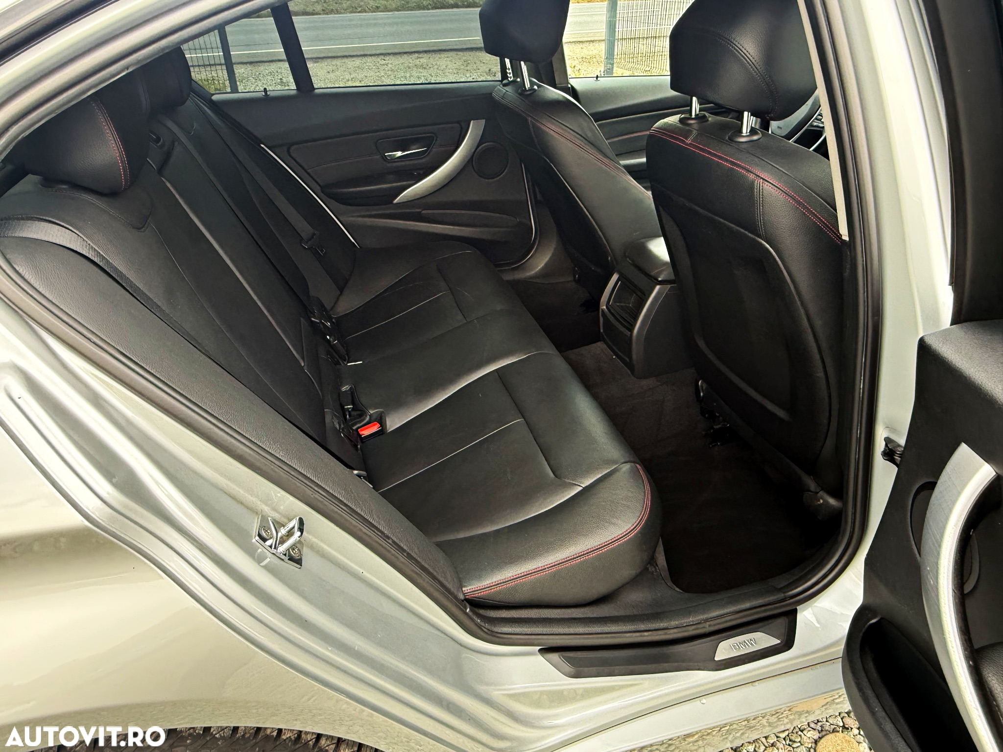 BMW Seria 3 320d Aut. - 14