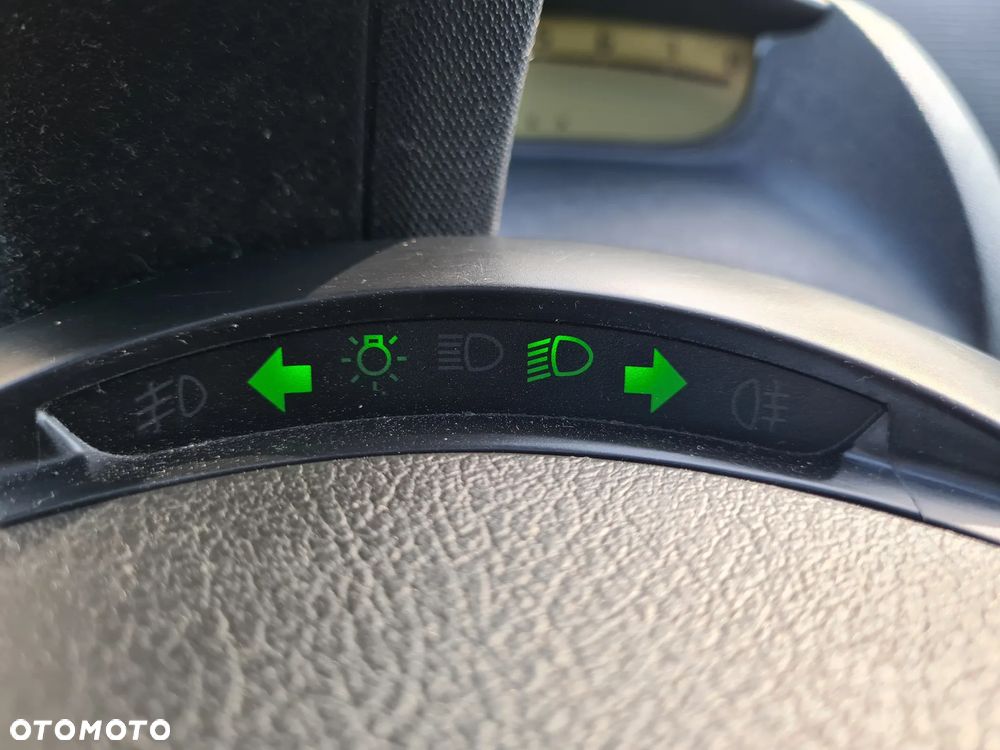 Citroën C4 1.4 16V Style - 32