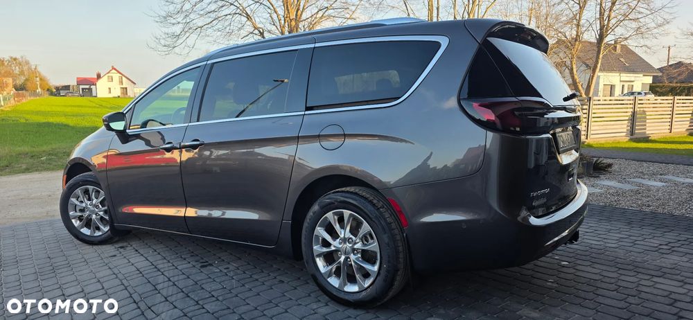 Chrysler Pacifica - 8