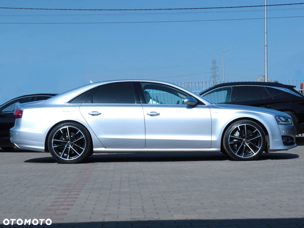 Audi S8 Plus - 38