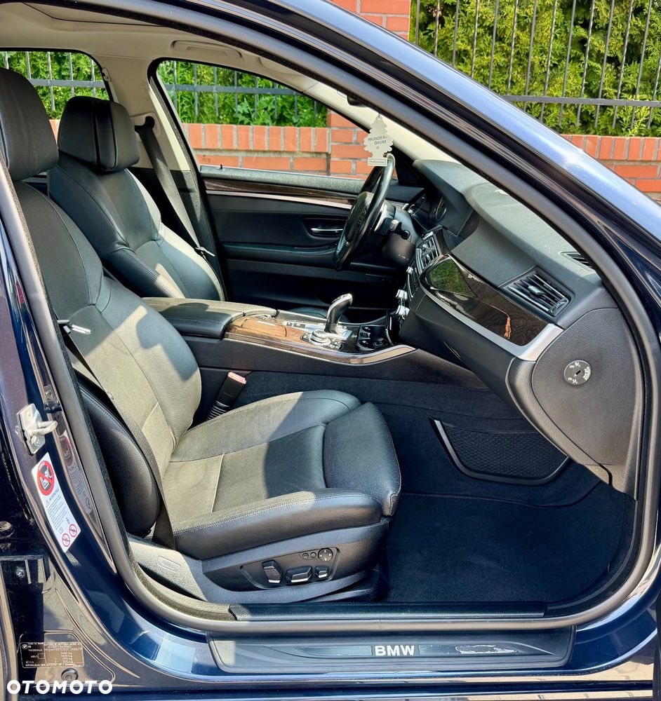 BMW Seria 5 550i Sport-Aut - 16