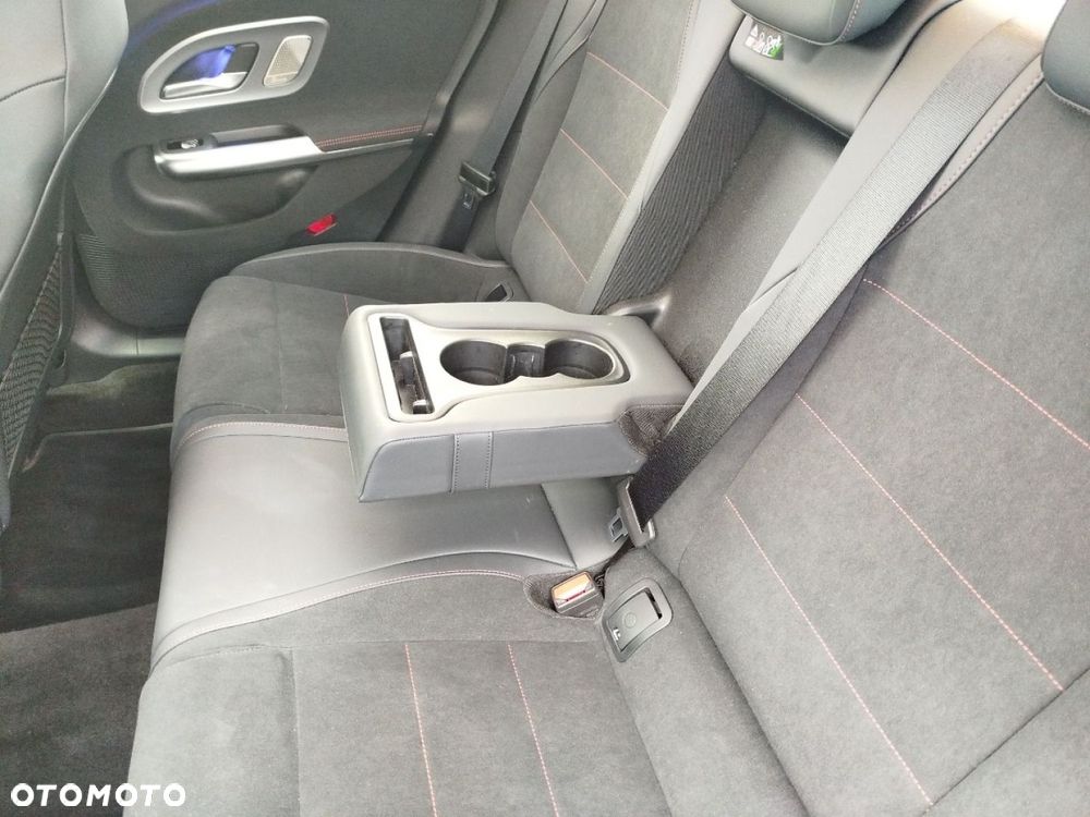 Mercedes-Benz CLA - 25