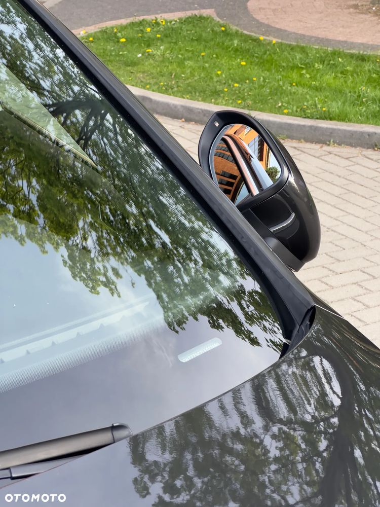 Volkswagen Passat 1.6 TDI SCR DSG Conceptline - 26