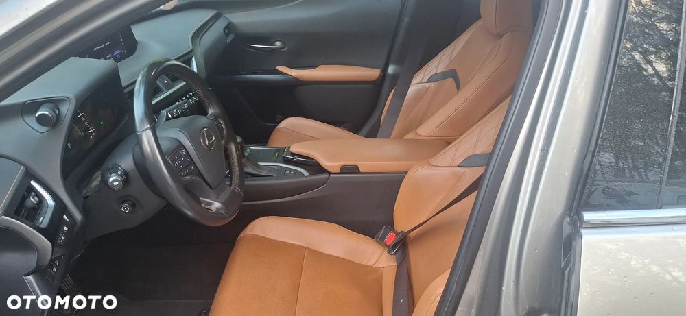 Lexus UX 250h GPF Omotenashi AWD - 3