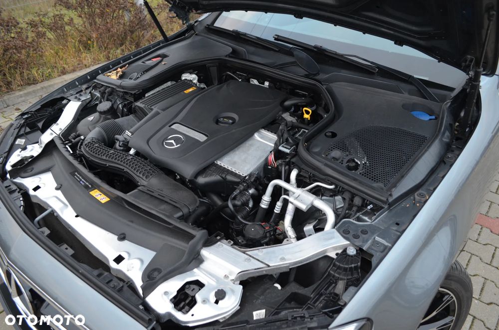 Mercedes-Benz Klasa E 300 9G-TRONIC AMG Line - 16