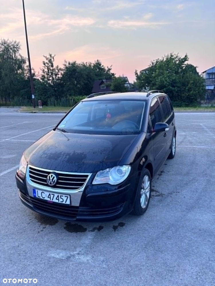 Volkswagen Touran 2008 photo 2